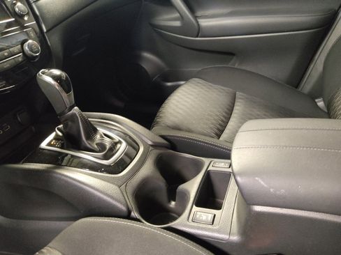 Used 2018 Nissan Rogue SV image 26