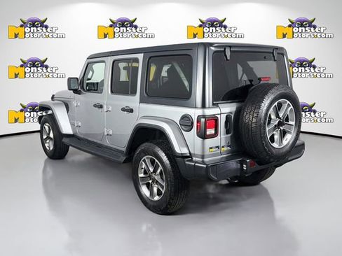 Used 2018 Jeep Wrangler Unlimited Sahara w/ Dual Top Group AWD/4WD image 7