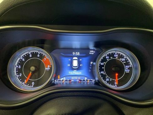 Used 2019 Jeep Cherokee Trailhawk AWD/4WD image 9