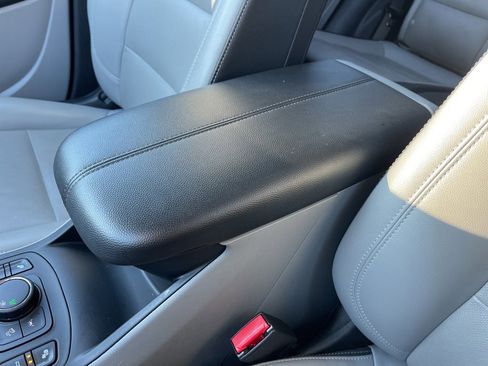 Used 2024 GMC Terrain SLT image 14