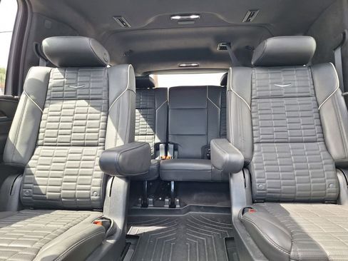 Used 2023 Cadillac Escalade ESV Sport Platinum w/ Heavy-Duty Trailer Package image 27