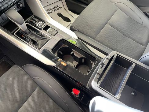 Used 2024 Mitsubishi Eclipse Cross SEL image 9