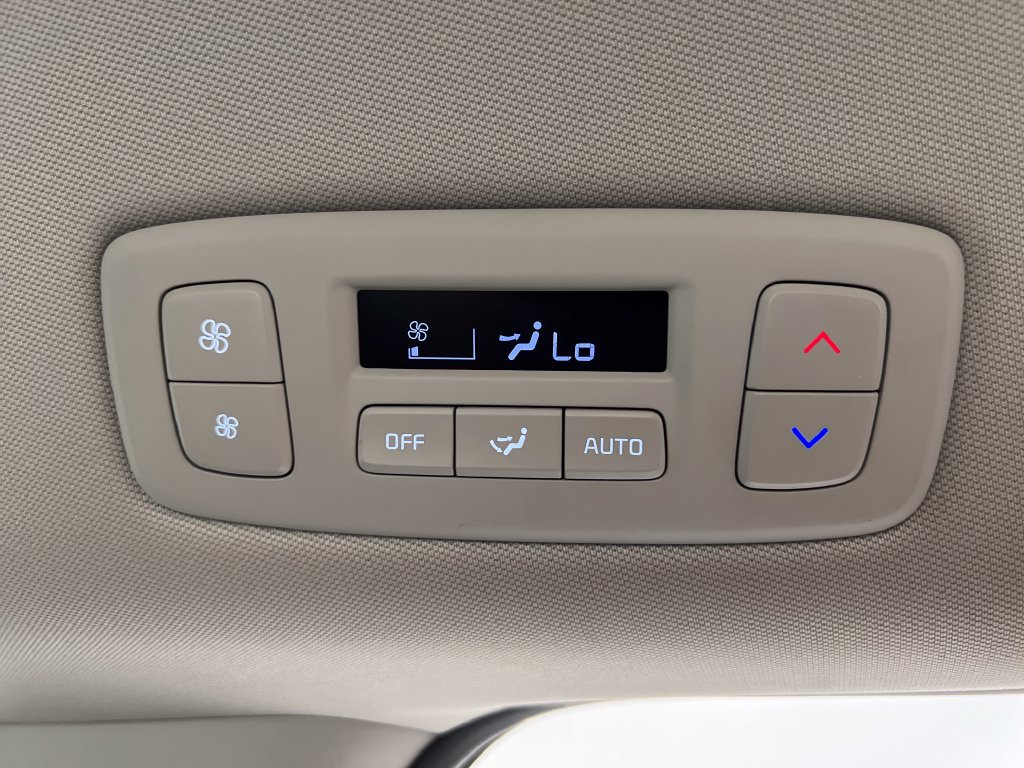 Used 2025 Kia Carnival FWD image 29