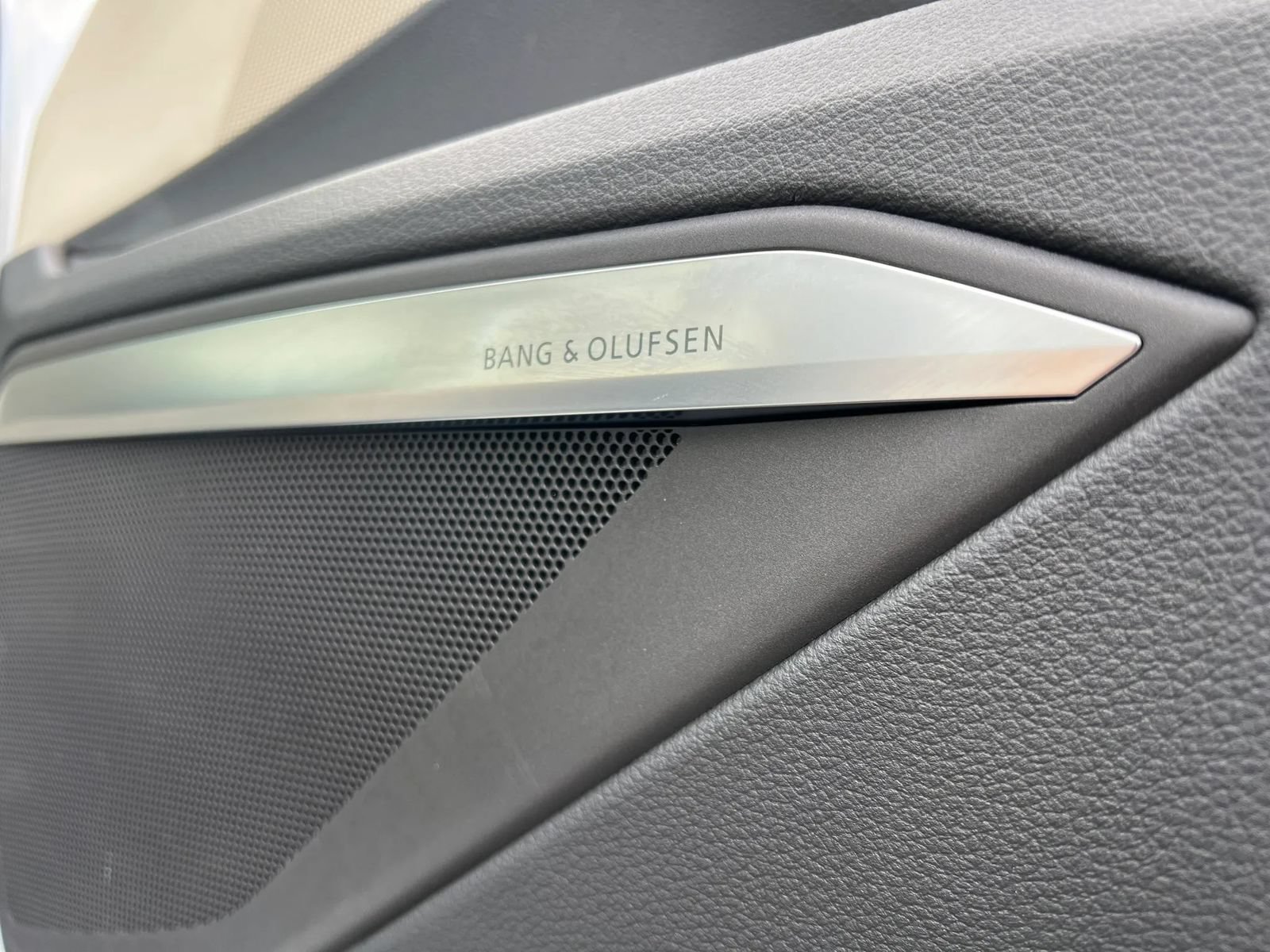 Used 2024 Audi Q8 e-tron Premium Plus AWD/4WD image 35