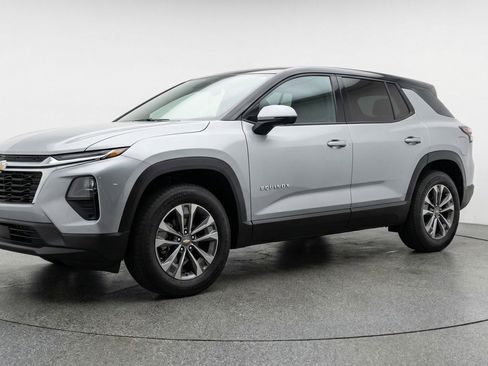 Used 2025 Chevrolet Equinox LT image 3