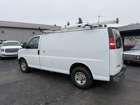 Used 2014 Chevrolet Express 2500 RWD image 3