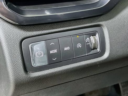 Used 2025 GMC Acadia AT4 w/ Luxury Package AWD/4WD image 10