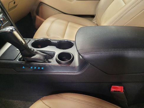 Used 2017 Ford Explorer XLT w/ Equipment Group 202A FWD image 26