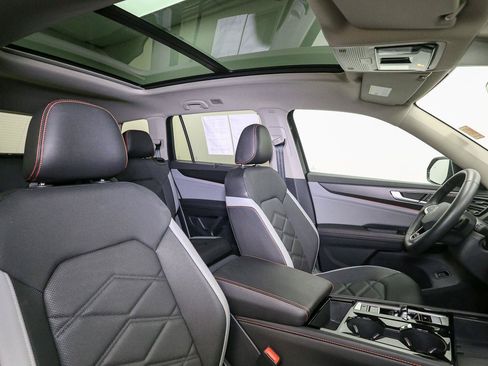 Certified 2025 Volkswagen Atlas Peak Edition SE AWD/4WD image 21