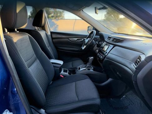 Used 2017 Nissan Rogue SV FWD image 18