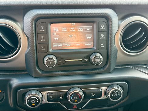 Used 2019 Jeep Wrangler Unlimited Sport S image 28