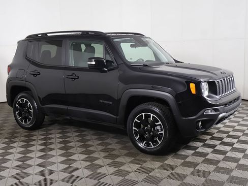 Used 2023 Jeep Renegade Latitude AWD/4WD image 13