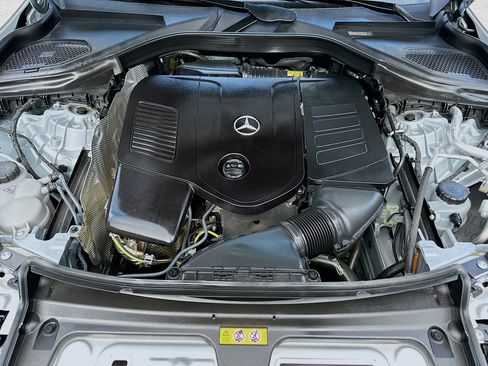 Used 2025 Mercedes-Benz GLC 300 4MATIC image 32