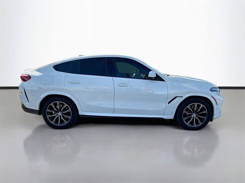 Used 2022 BMW X6 xDrive40i w/ M Sport Package image 4