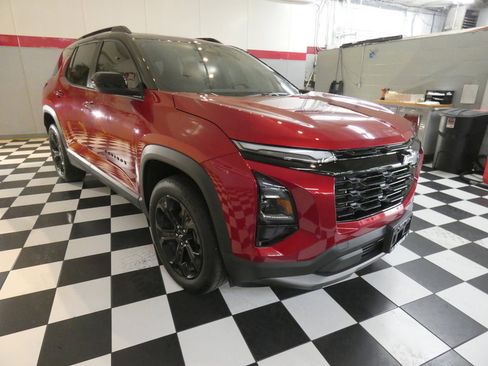 Used 2025 Chevrolet Equinox LT w/ Convenience Package II image 3