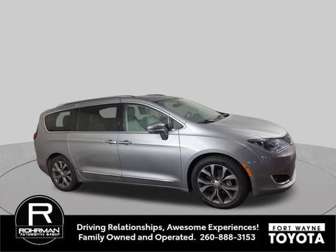 Used 2017 Chrysler Pacifica Limited w/ Advanced Safetytec Group FWD image 5