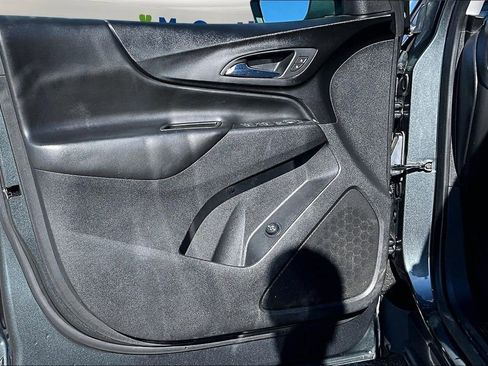 Used 2021 Chevrolet Equinox LT image 18