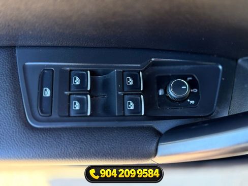 Used 2021 Volkswagen Tiguan SE FWD image 19