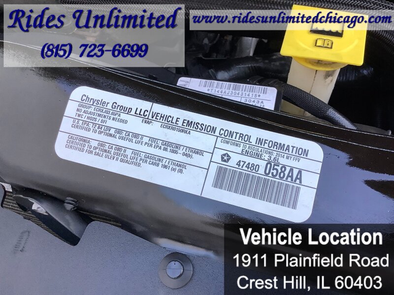 Used 2014 Chrysler Town & Country Touring FWD image 40