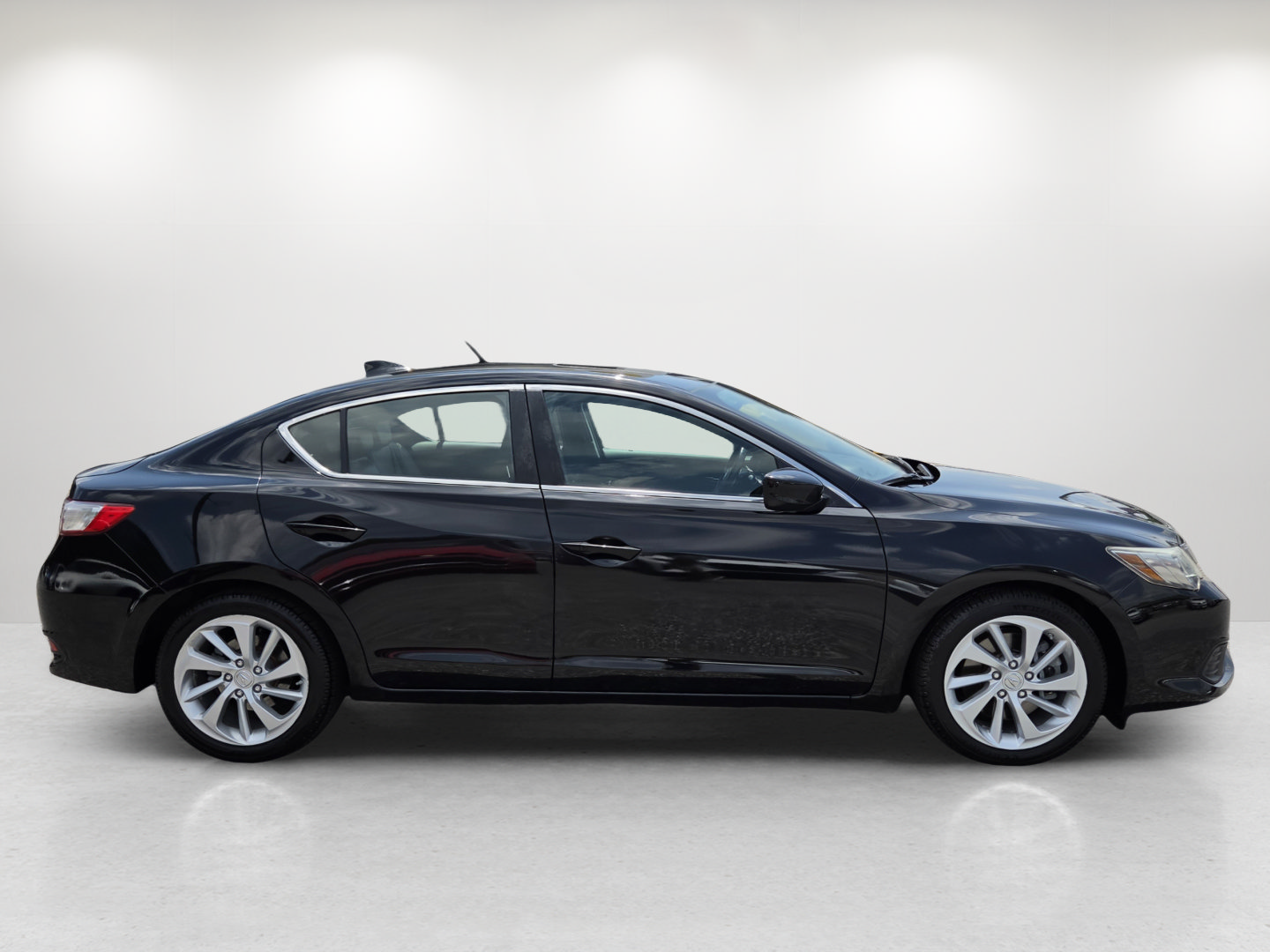 Used 2018 Acura ILX FWD image 4