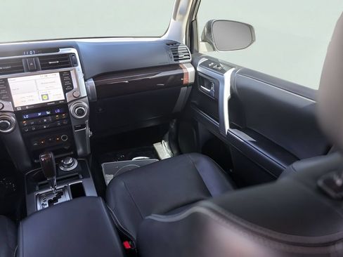 Used 2022 Toyota 4Runner Limited AWD/4WD image 31
