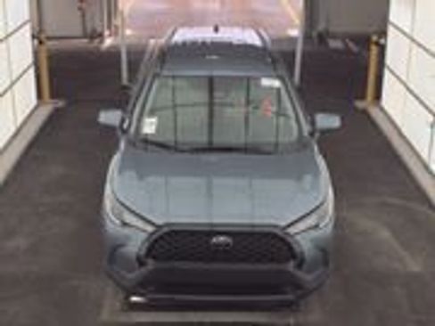 Used 2024 Toyota Corolla Cross LE FWD image 2