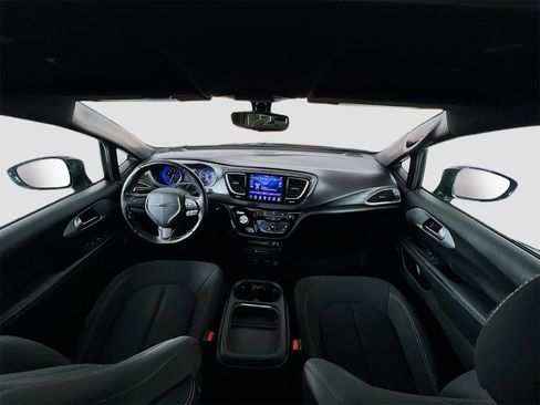 Used 2018 Chrysler Pacifica Touring Plus w/ S Appearance Package image 9