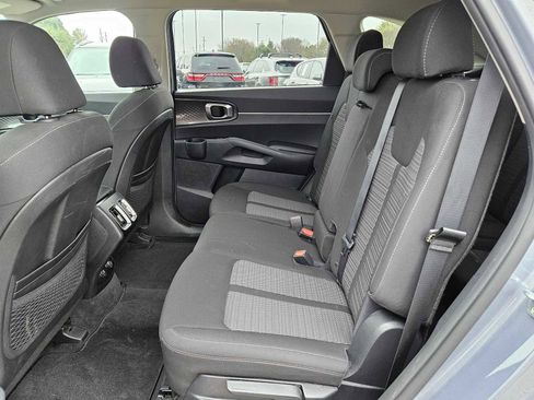 Used 2023 Kia Sorento LX image 19