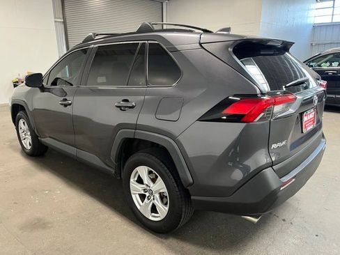 Used 2019 Toyota RAV4 XLE w/ Convenience Package FWD image 5