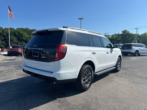 New 2026 Ford Expedition Active RWD image 3