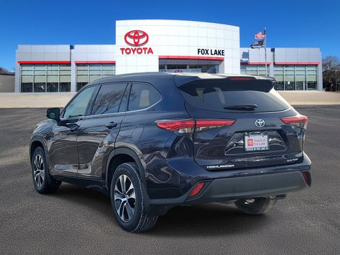 Used 2022 Toyota Highlander XLE image 3