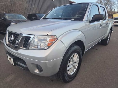 Used 2019 Nissan Frontier SV image 3