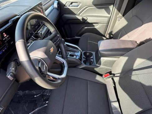 Used 2025 Chevrolet Colorado LT RWD image 17