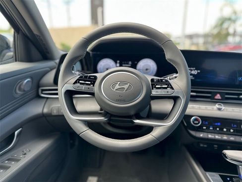 Used 2024 Hyundai Elantra SEL w/ Convenience Package image 13