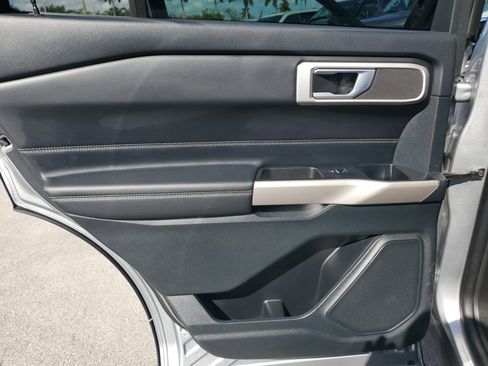 Used 2023 Ford Explorer XLT image 25