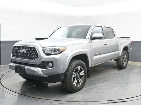 Used 2019 Toyota Tacoma TRD Sport AWD/4WD image 5