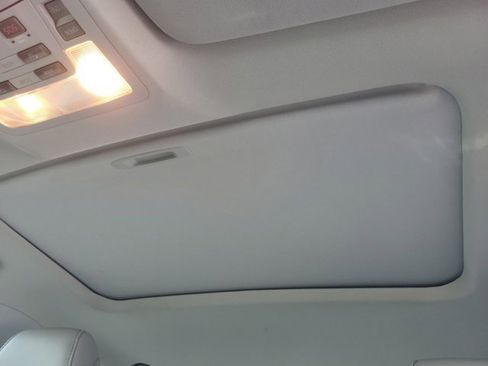 Used 2016 Toyota Avalon Limited image 20