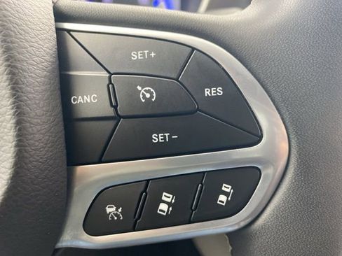 Used 2023 Chrysler Pacifica Touring-L image 24