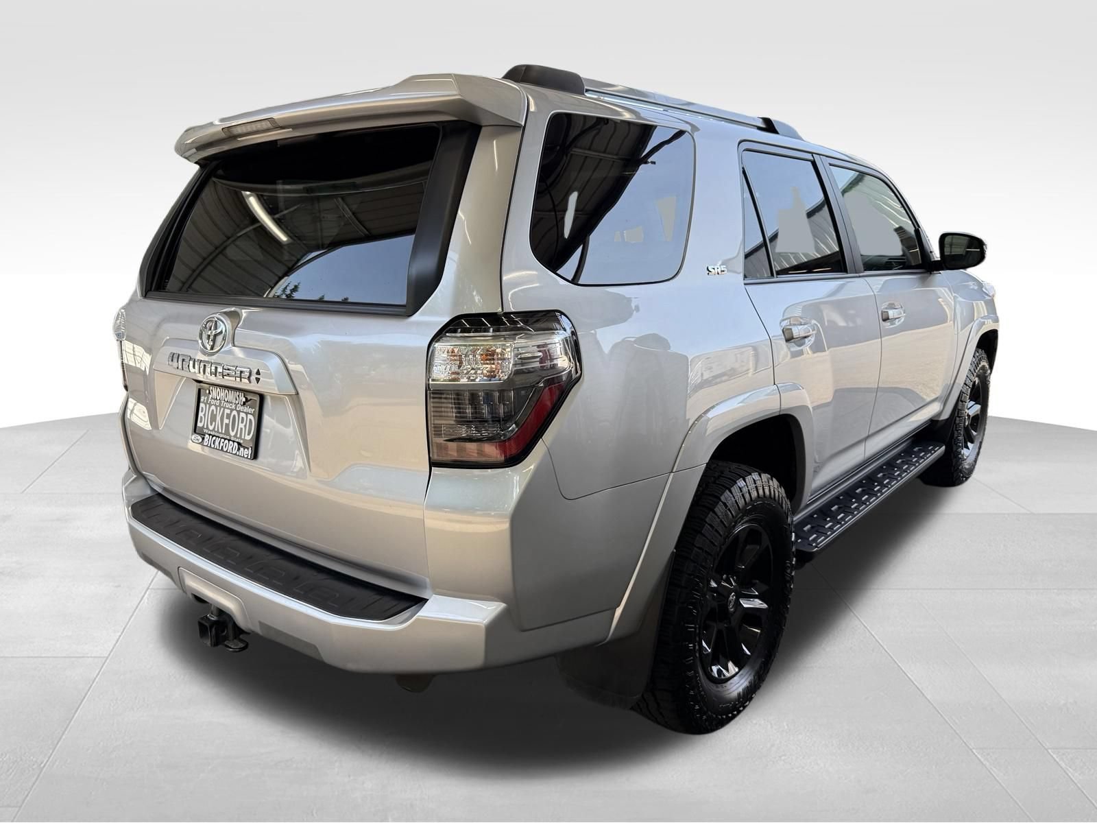 Used 2022 Toyota 4Runner SR5 Premium w/ Moonroof Package AWD/4WD image 5