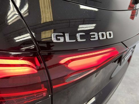 Used 2025 Mercedes-Benz GLC 300 image 10
