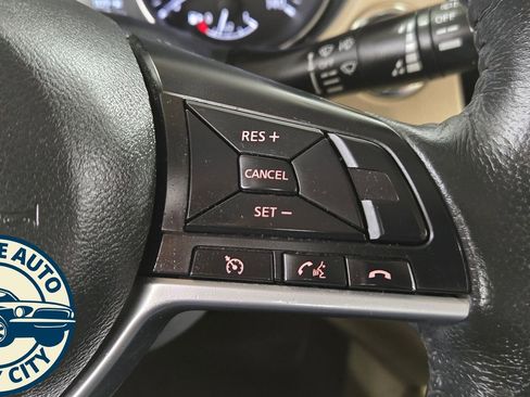 Used 2017 Nissan Rogue SV AWD/4WD image 14