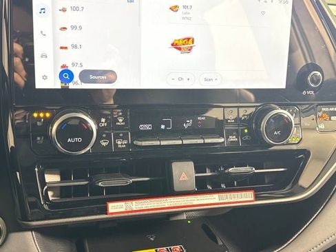 New 2026 Toyota Highlander Limited image 32