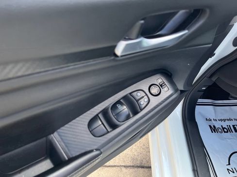 Used 2025 Nissan Altima 2.5 SV FWD image 10