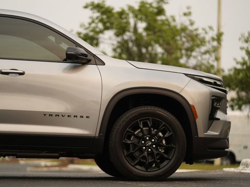 New 2026 Chevrolet Traverse LT w/ Midnight/Sport Edition FWD image 6