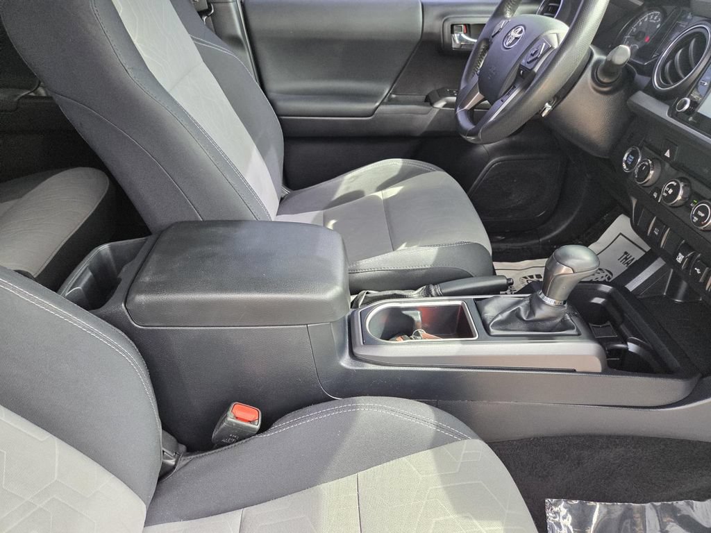 Used 2020 Toyota Tacoma TRD Off-Road AWD/4WD image 29