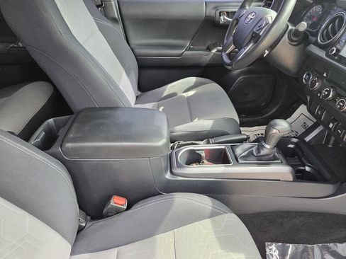 Used 2020 Toyota Tacoma TRD Off-Road AWD/4WD image 29
