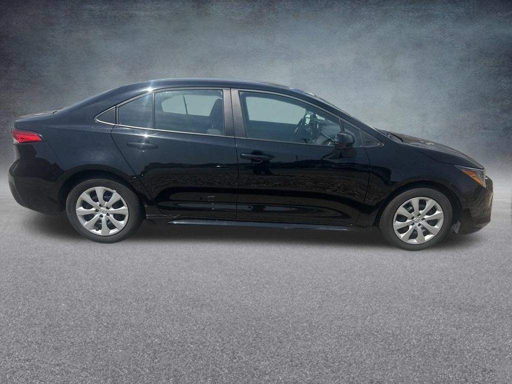 Used 2025 Toyota Corolla LE FWD image 27
