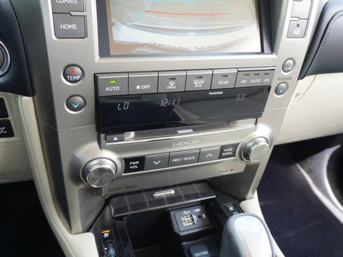 Used 2020 Lexus GX 460 Premium w/ Premium Package image 18