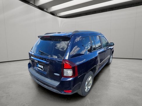 Used 2017 Jeep Compass Latitude FWD image 10
