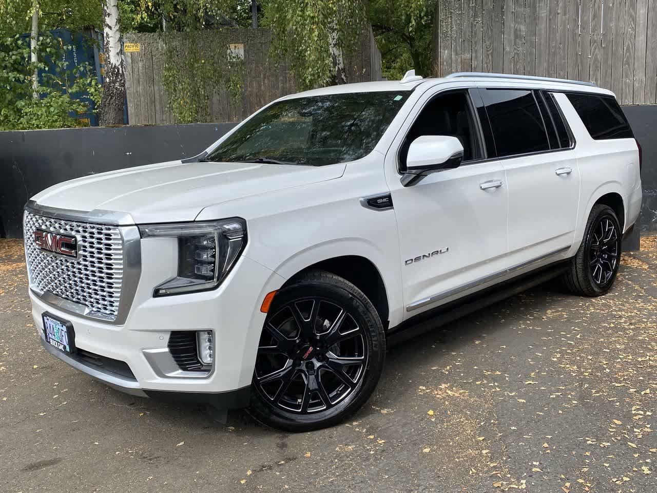 Used 2021 GMC Yukon XL Denali w/ Denali Ultimate Package AWD/4WD image 1